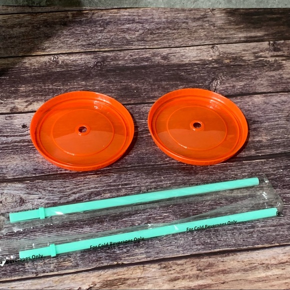 Starbucks 2021 Set of 2 Color Changing Swirl Cups - Picture 6 of 7